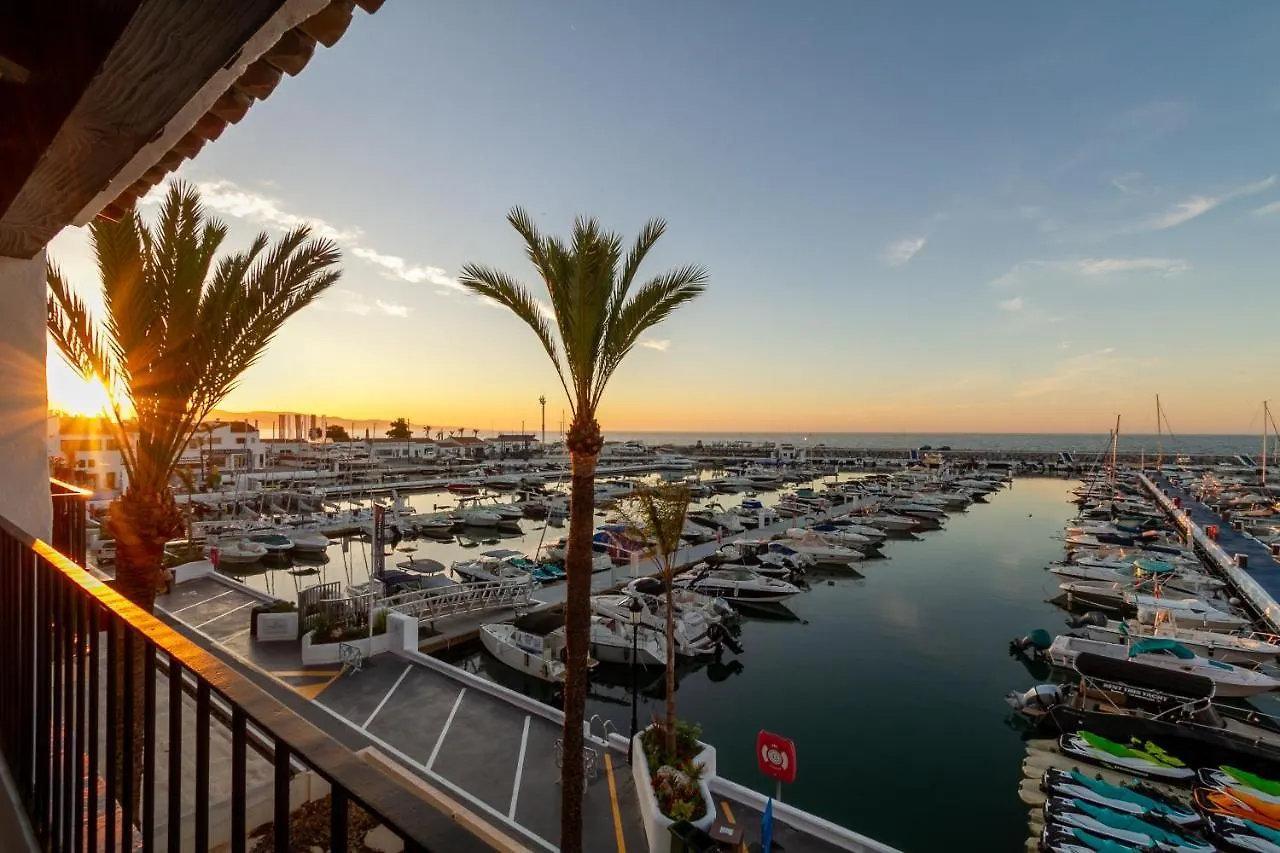 Marbella Banus Suites - Puerto Banus Marina Harbour Seafront Apartment Spain