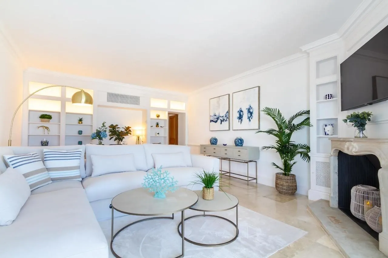 Marbella Banus Suites - Puerto Banus Marina Harbour Seafront Apartment