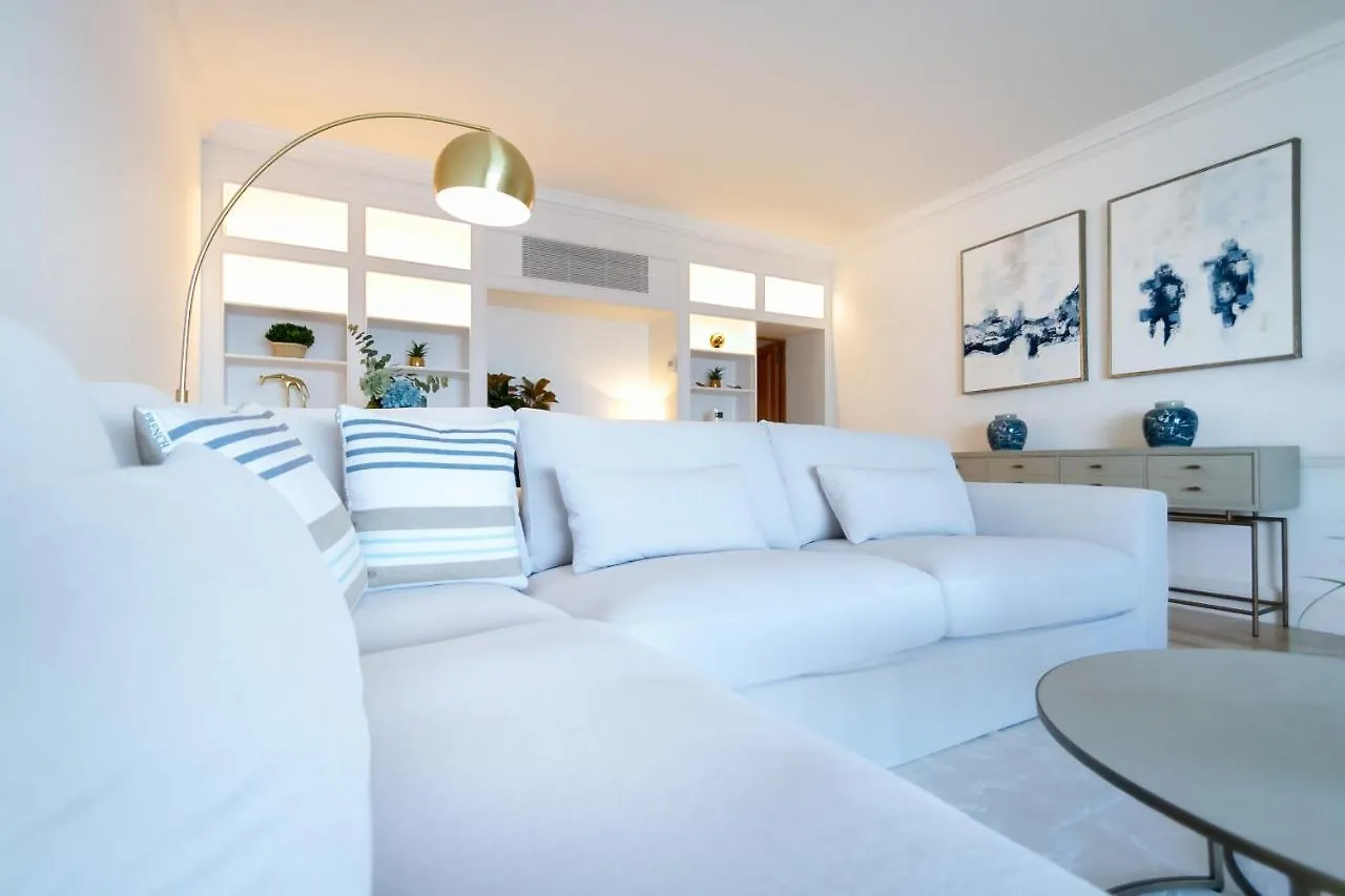 Marbella Banus Suites - Puerto Banus Marina Harbour Seafront Apartment