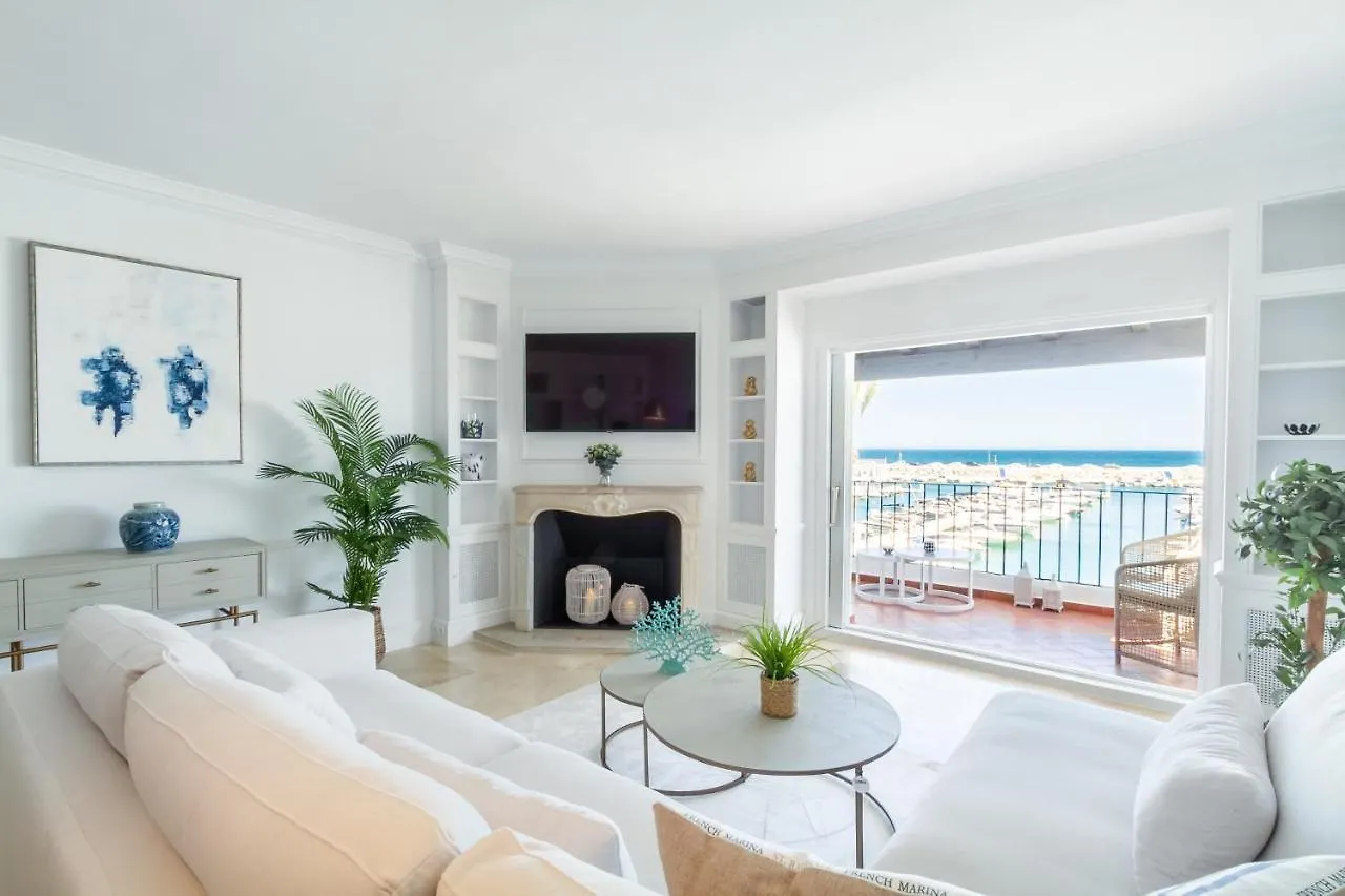 Marbella Banus Suites - Puerto Banus Marina Harbour Seafront Apartment