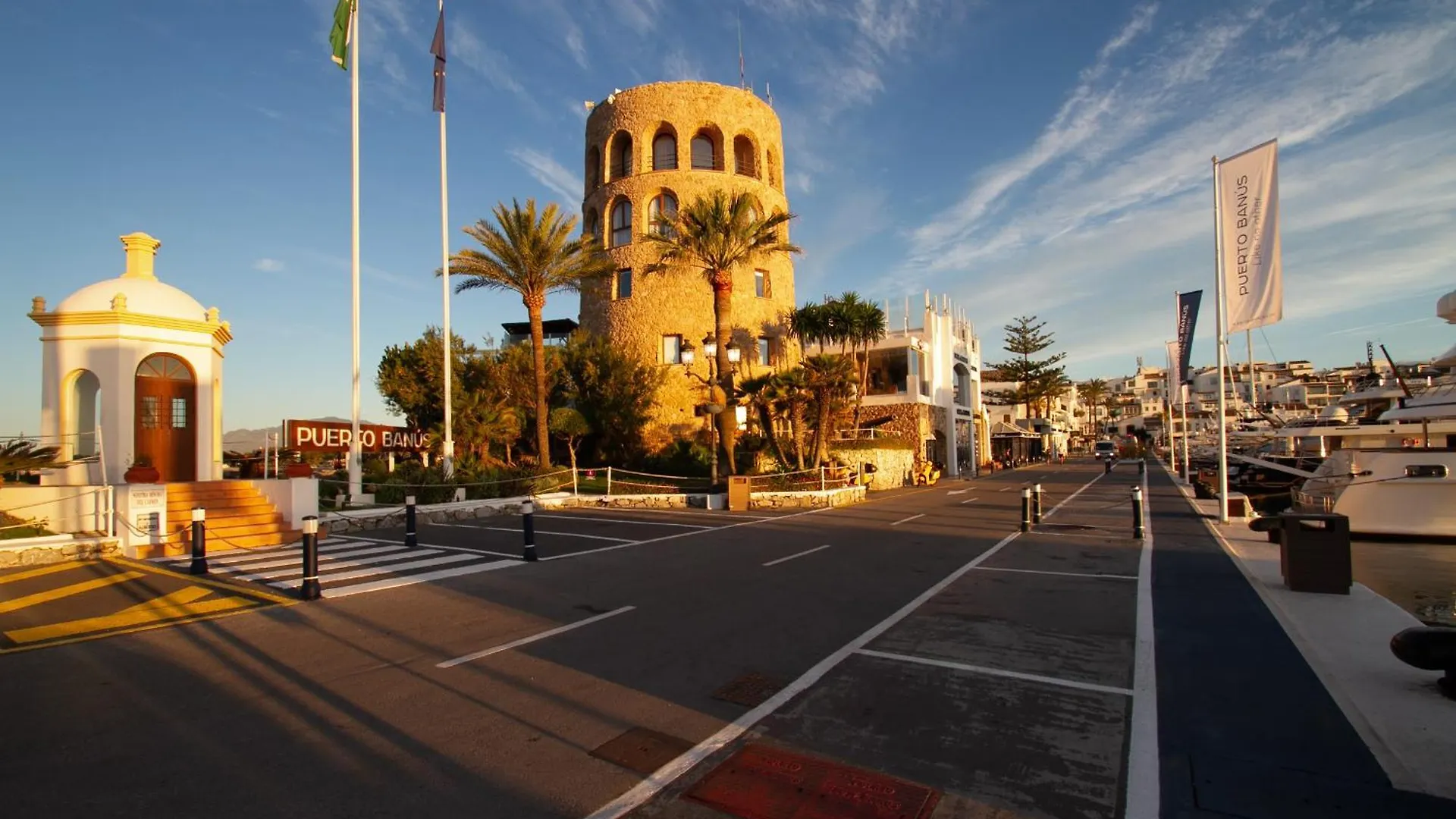 Marbella Banus Suites - Puerto Banus Marina Harbour Seafront Apartment