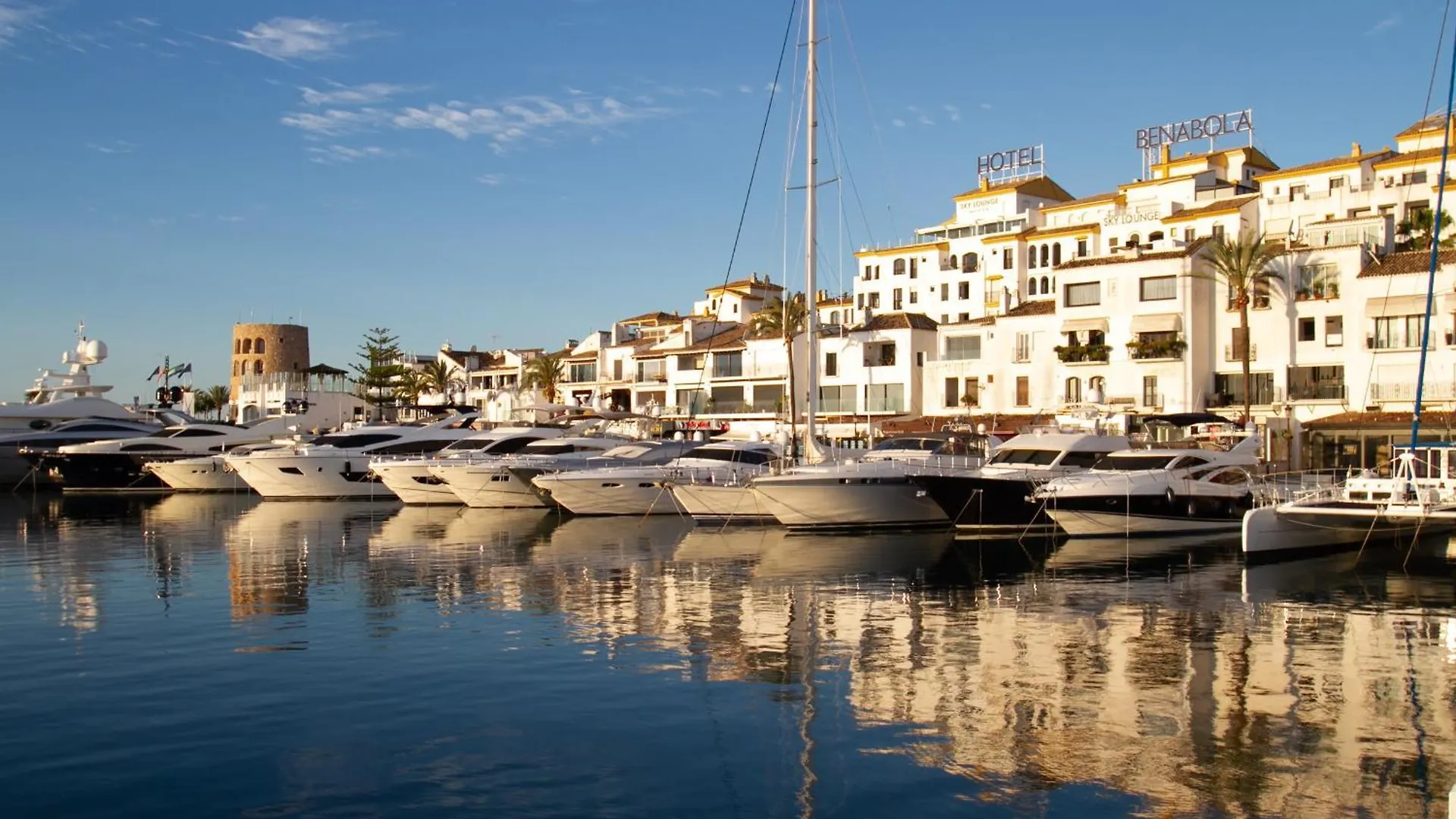 Marbella Banus Suites - Puerto Banus Marina Harbour Seafront Apartment