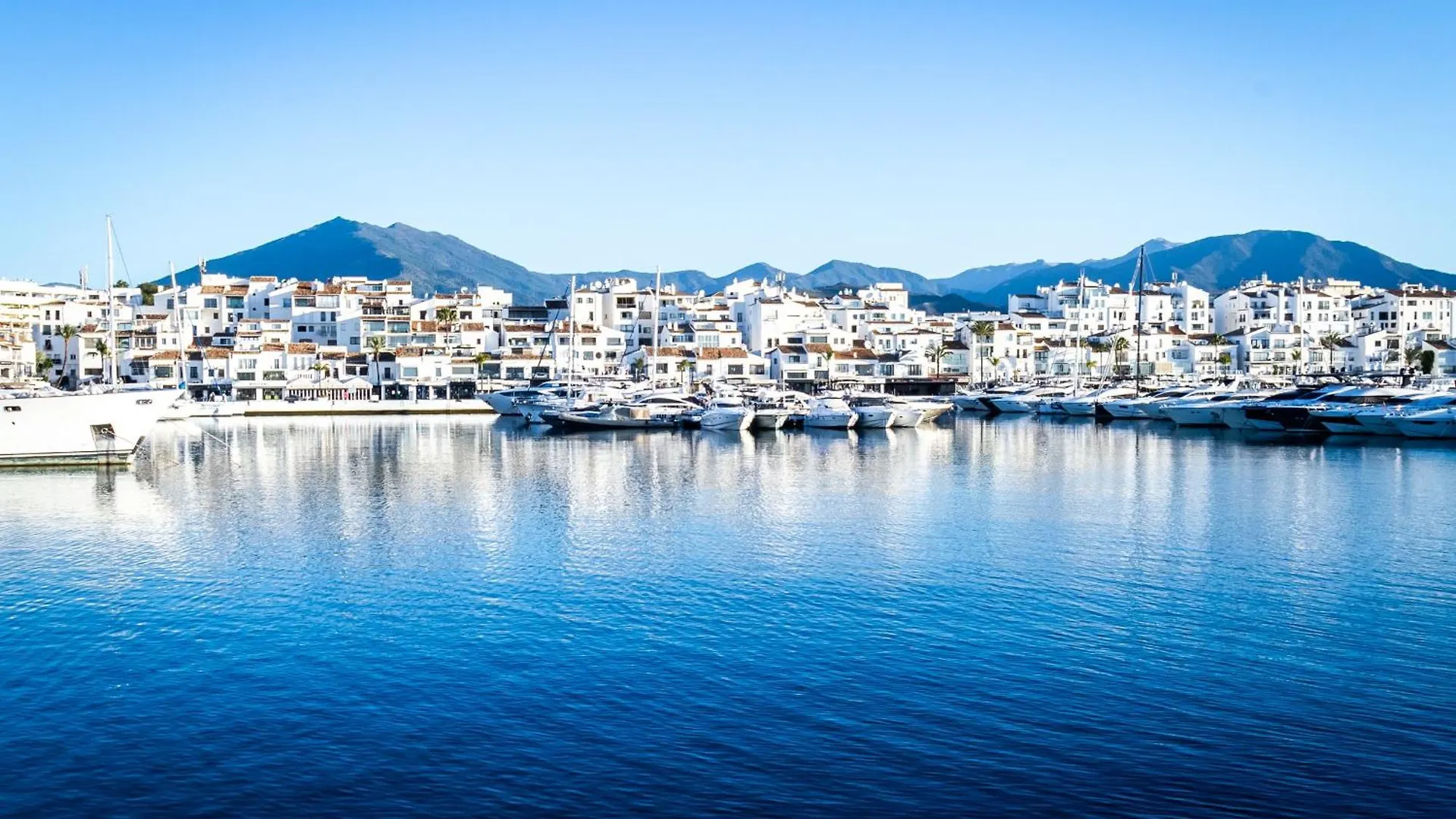 Marbella Banus Suites - Puerto Banus Marina Harbour Seafront Apartment
