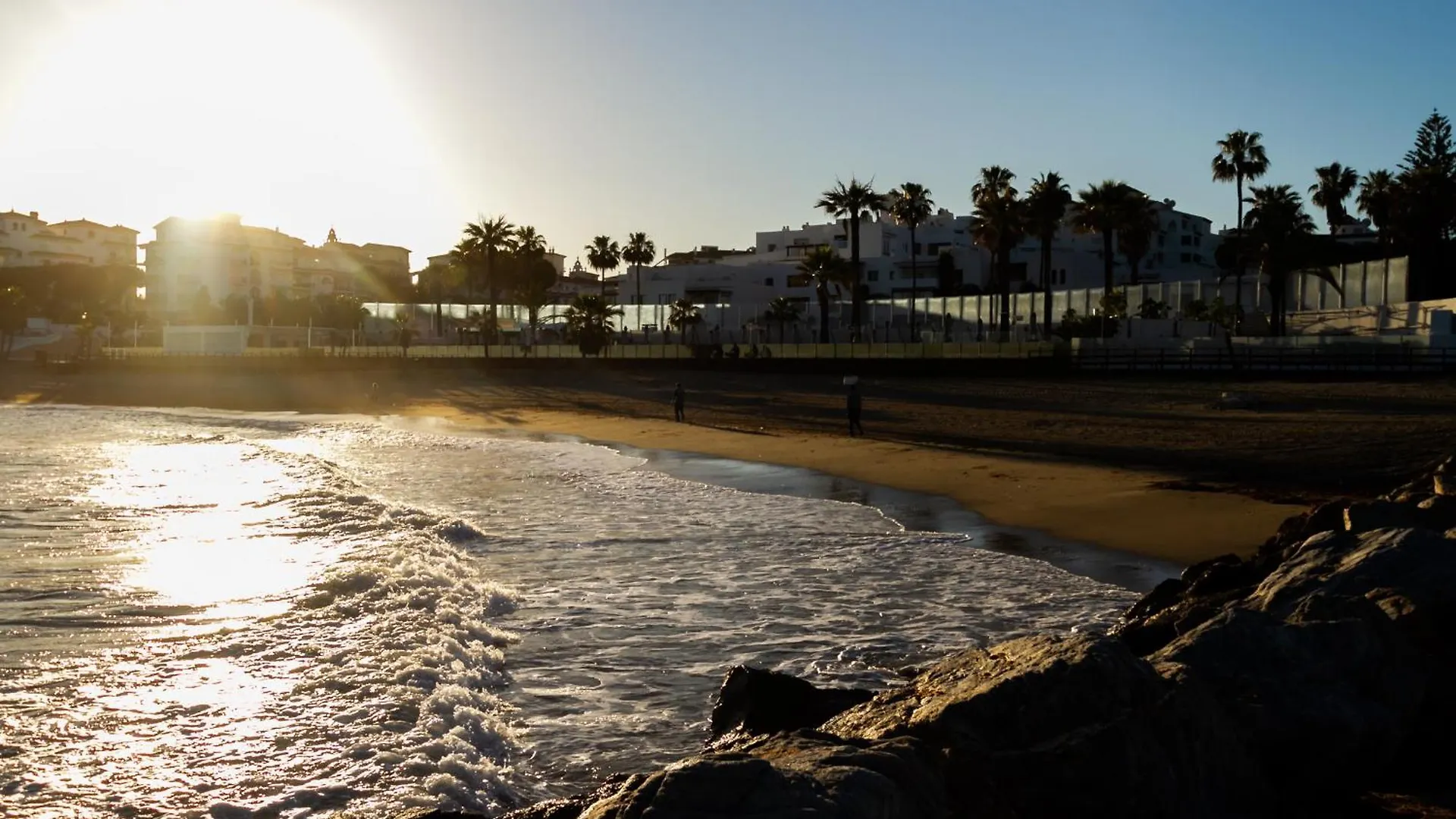 Marbella Banus Suites - Puerto Banus Marina Harbour Seafront Apartment Spain
