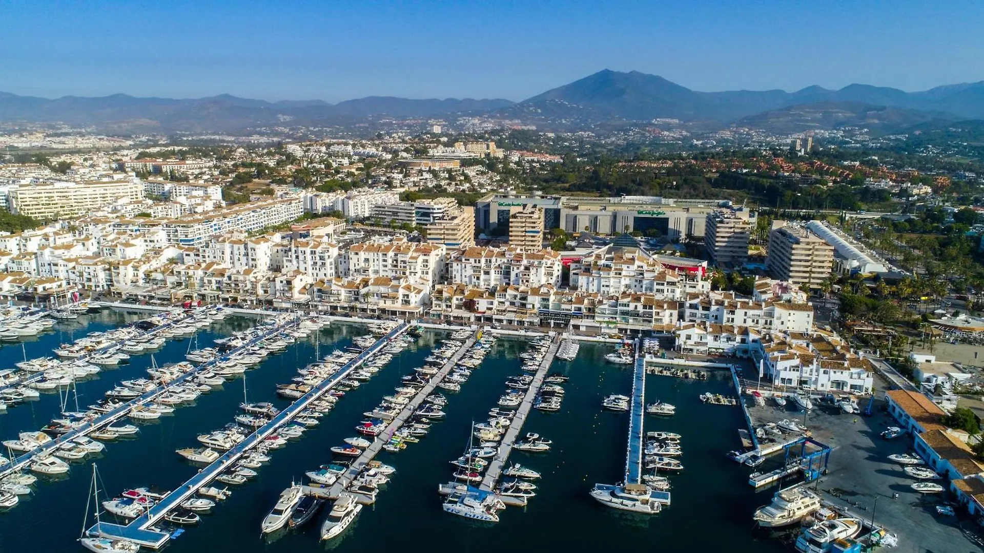 Marbella Banus Suites - Puerto Banus Marina Harbour Seafront Apartment