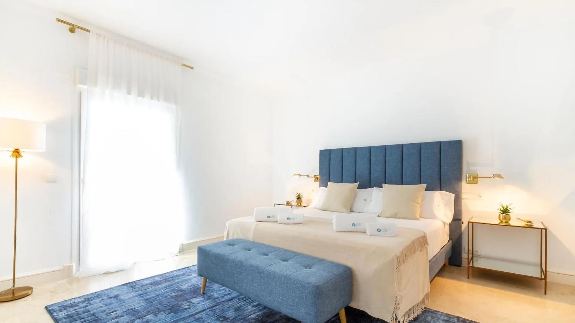 Marbella Banus Suites - Puerto Banus Marina Harbour Seafront Apartment