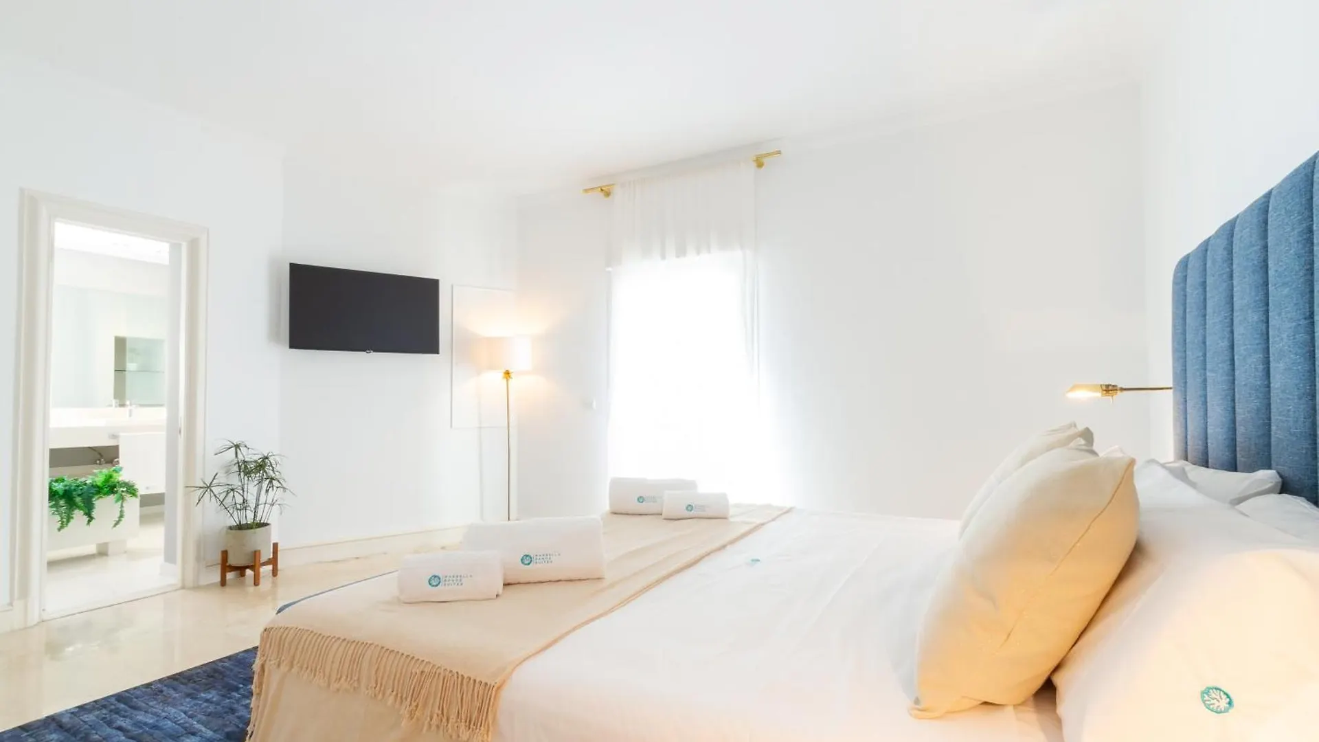 Marbella Banus Suites - Puerto Banus Marina Harbour Seafront Apartment