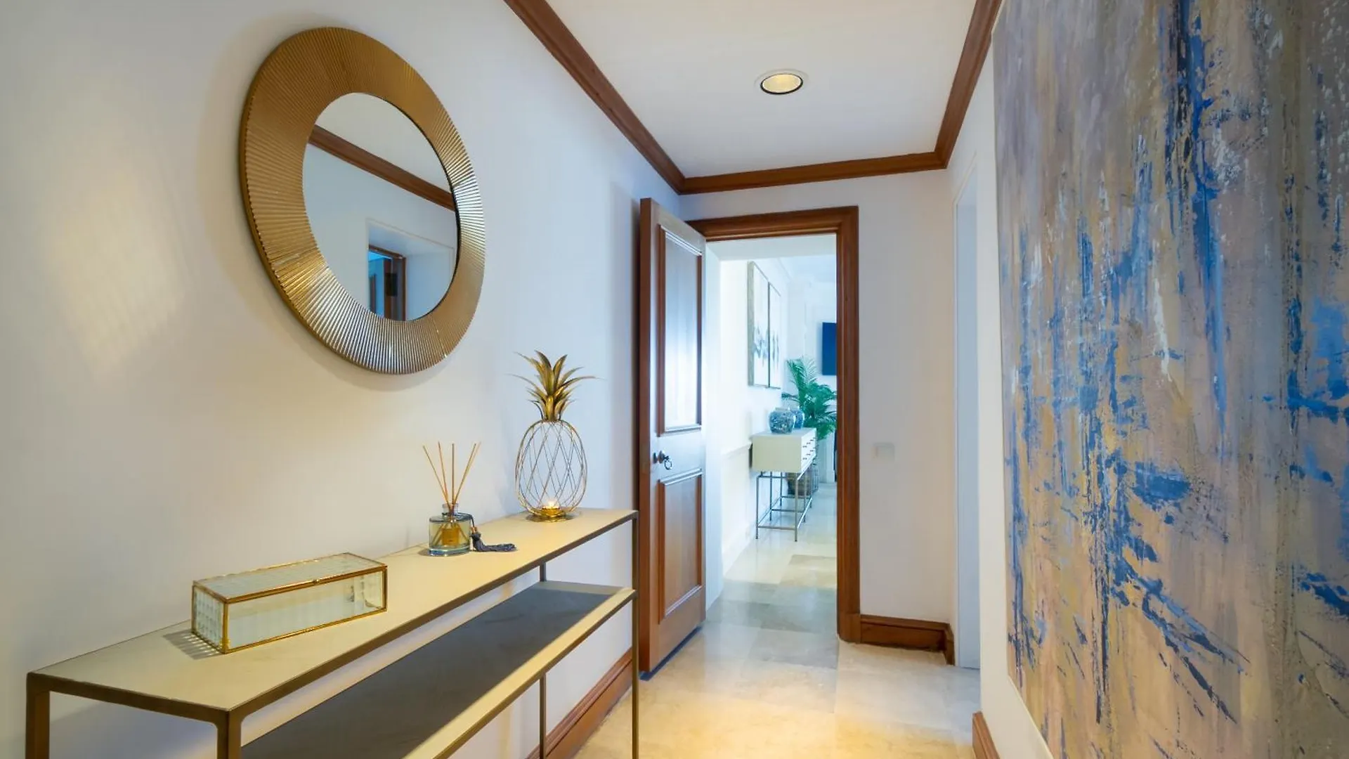 Marbella Banus Suites - Puerto Banus Marina Harbour Seafront Apartment Spain