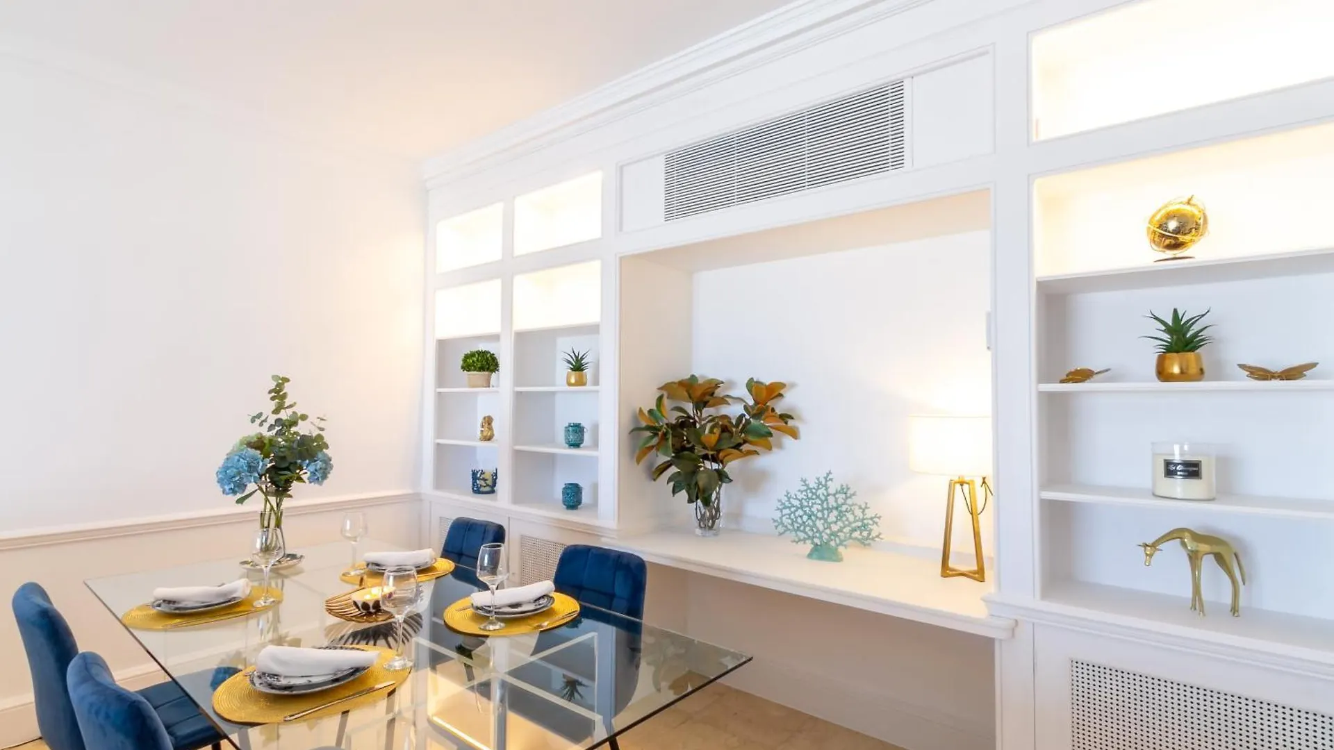 Marbella Banus Suites - Puerto Banus Marina Harbour Seafront Apartment
