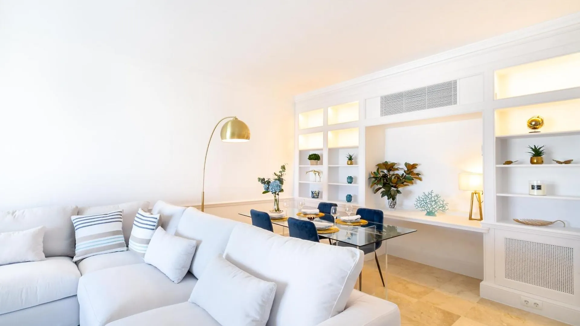 Marbella Banus Suites - Puerto Banus Marina Harbour Seafront Apartment