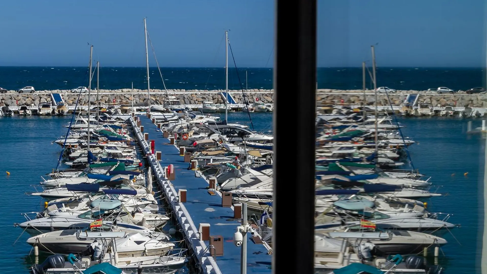 Marbella Banus Suites - Puerto Banus Marina Harbour Seafront Apartment