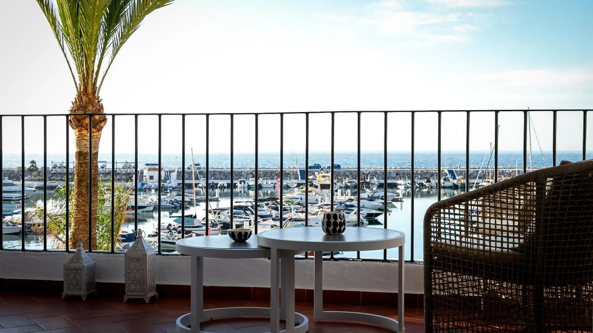 Marbella Banus Suites - Puerto Banus Marina Harbour Seafront Apartment