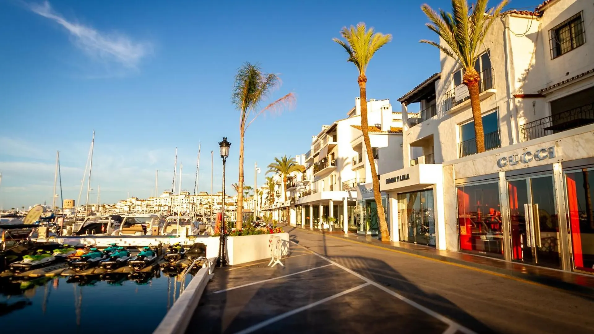 Marbella Banus Suites - Puerto Banus Marina Harbour Seafront Apartment