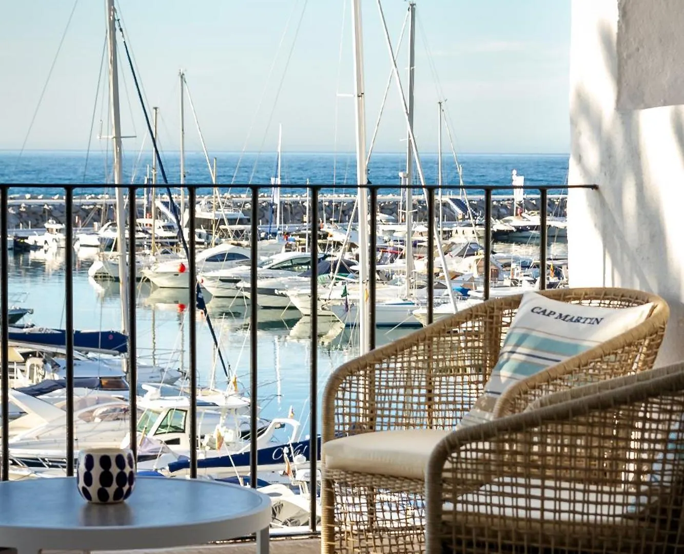 Marbella Banus Suites - Puerto Banus Marina Harbour Seafront Apartment 0*,  Spanyolország