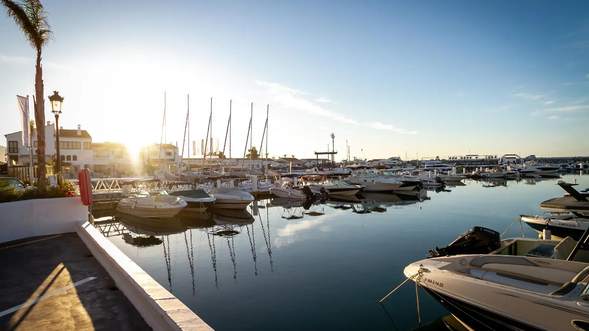 Marbella Banus Suites - Puerto Banus Marina Harbour Seafront Apartment