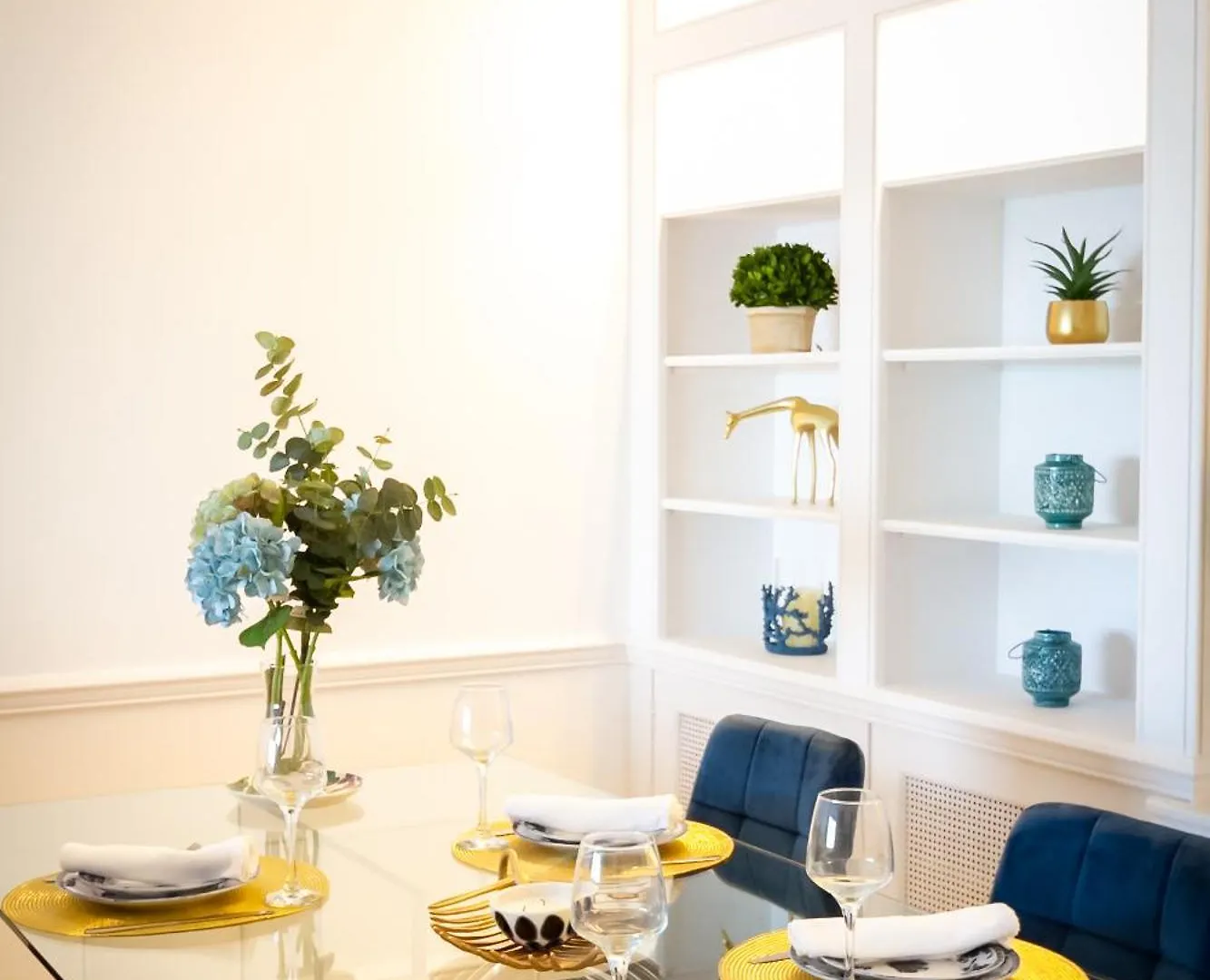 Marbella Banus Suites - Puerto Banus Marina Harbour Seafront Apartment