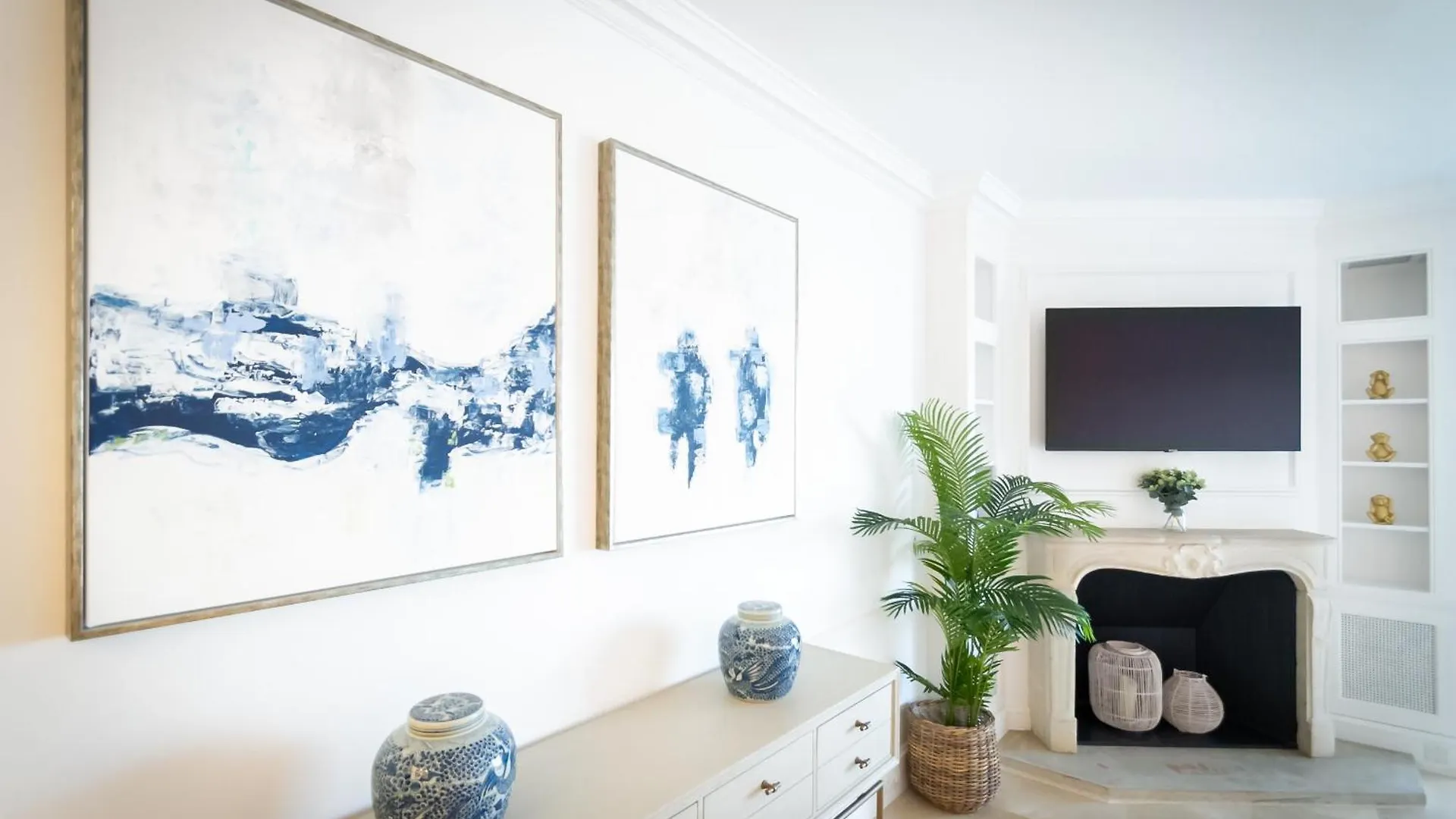 Marbella Banus Suites - Puerto Banus Marina Harbour Seafront Apartment