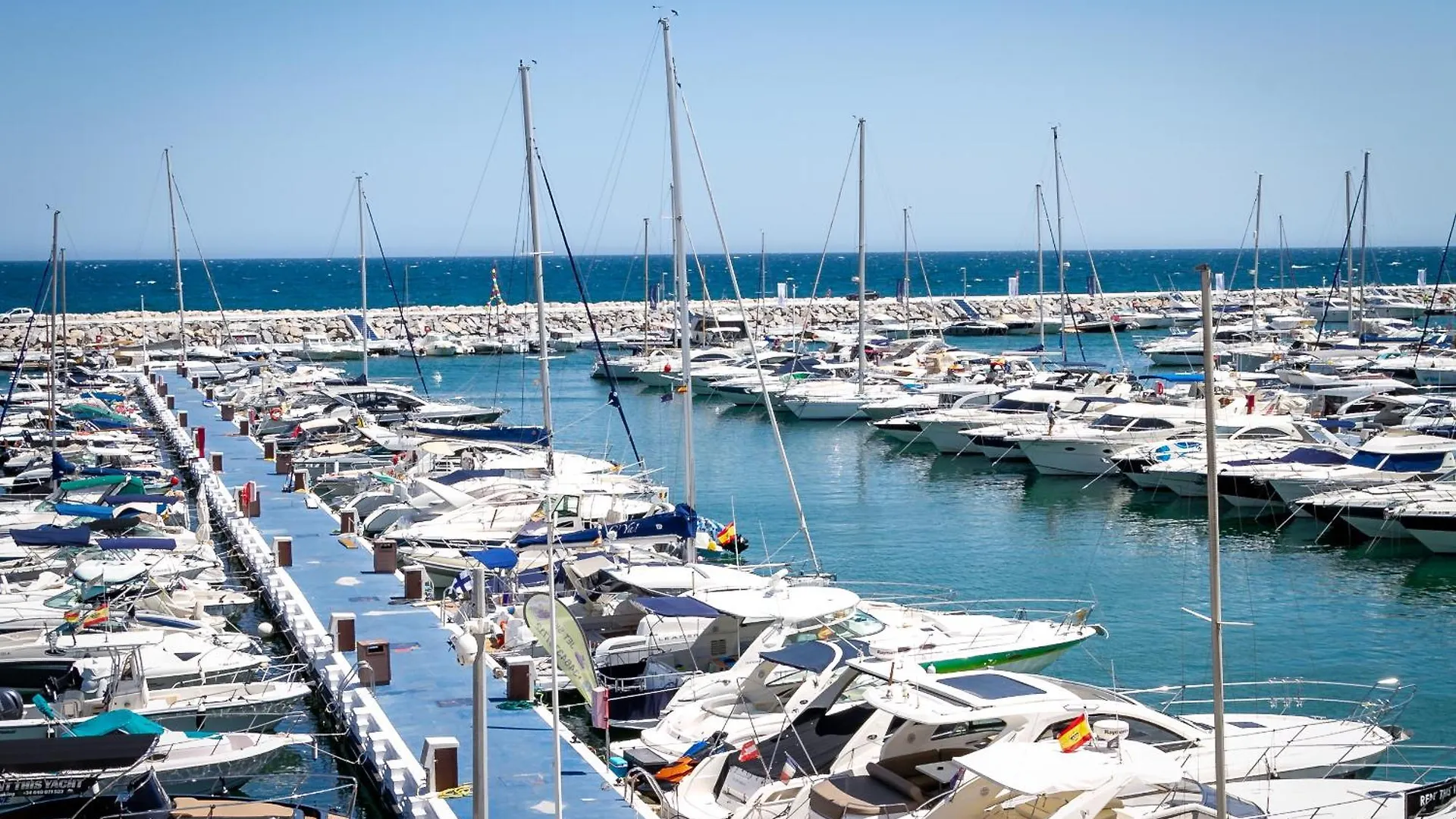 Marbella Banus Suites - Puerto Banus Marina Harbour Seafront Apartment