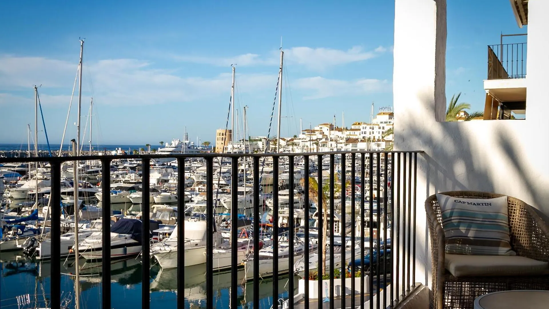 Marbella Banus Suites - Puerto Banus Marina Harbour Seafront Apartment